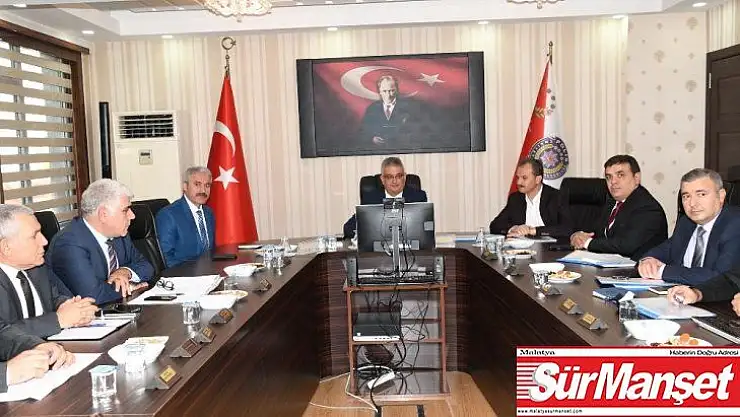 Adıyaman şehir içi trafik düzenlemesi toplantısı Vali Aykut Pekmez başkanlığında yapıldı