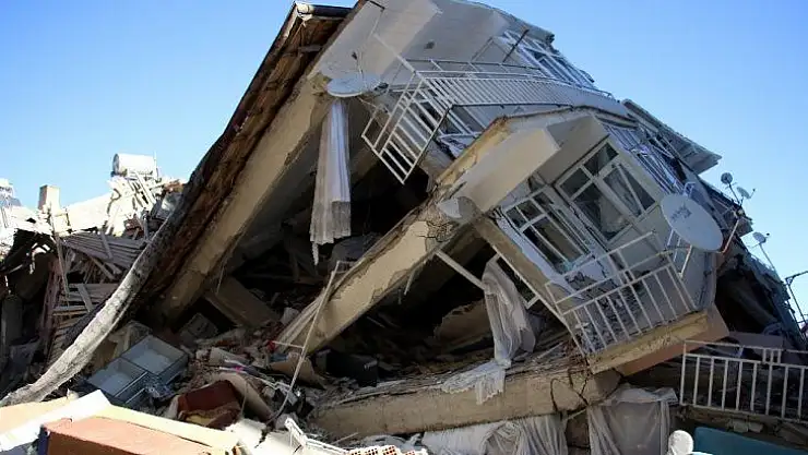 AFAD: 'Depremde hayatını kaybedenlerin sayısı 21' e yükseldi'