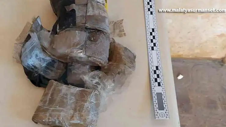 Afrin'de patlamaya hazır bombalı düzenek ile canlı bomba yeleği ele geçirildi
