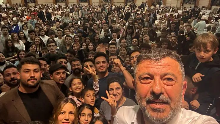 Ağbaba, binlerce gençle iftar yaptı