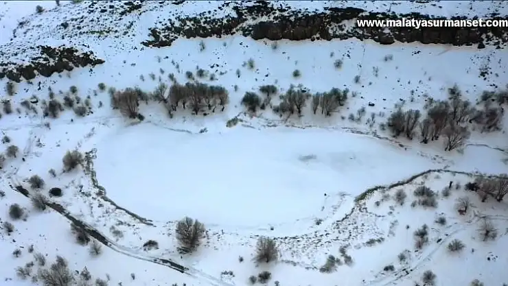 Ağın'da buz tutan tektonik Sülüklü göl, dron ile görüntülendi