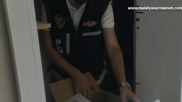 Ağır hasarlı binada 76 bin 400 doldurulmuş makaron ele geçirildi