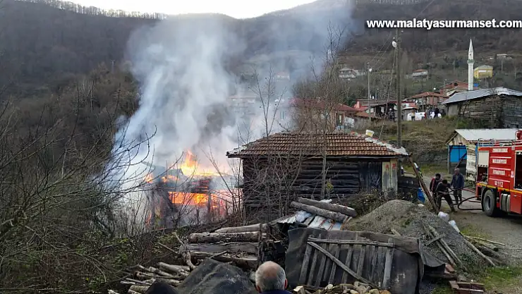 Ahşap evde yangın çıktı, 3 kişinin yaşadığı ev kül oldu