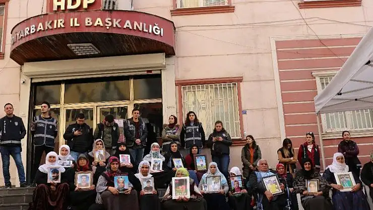 Ailelerin evlat nöbeti çığ gibi büyüyor: Bir aile daha evlat nöbetinde