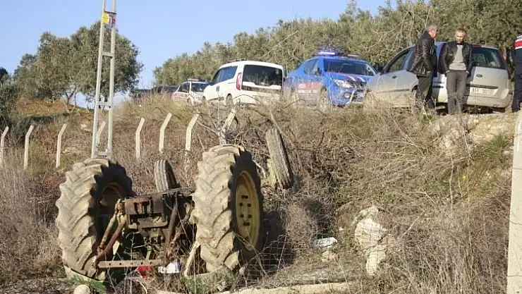 Ailesi onu arıyordu...Şarampole yuvarlanan traktöründe ölü bulundu