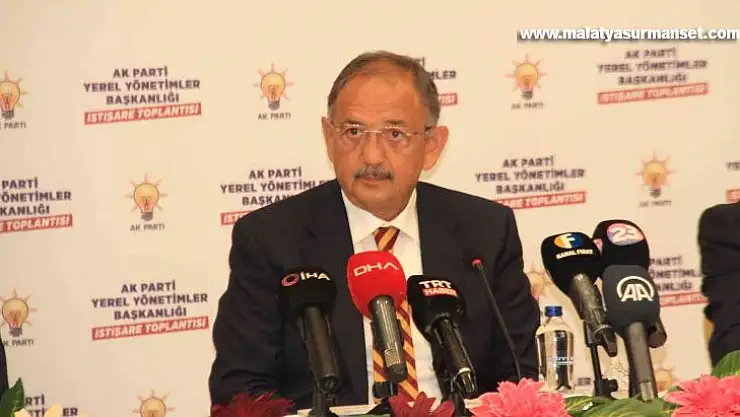 AK Parti Genel Başkan Yardımcısı Mehmet Özhaseki, 'O 6'lı masanın altında üstünde tartışması olan terör partisi var. Oraya da kontenjan veriyorlar niye çünkü yarın öbür gün oy alacaklar'