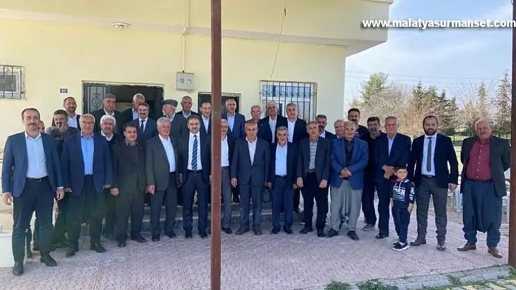 AK Parti heyeti, muhtarlarla bir araya geldi