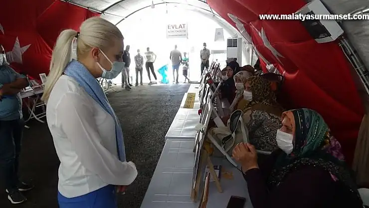 AK Parti'li Kılıçoğlu: 'Terör örgütleri evlat nöbeti tutan ailelerin alın terinde boğulacaklar'