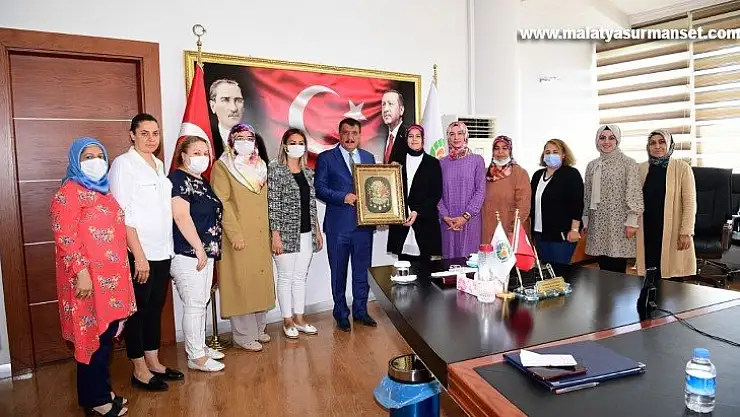 AK Parti Malatya Kadın Kolları'ndan Başkan Gürkan'a ziyaret