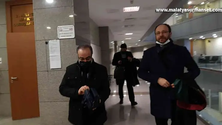 Akademisyene hakaret ettiği iddia edilen Yılmaz Özdil'in yargılanmasına devam edildi