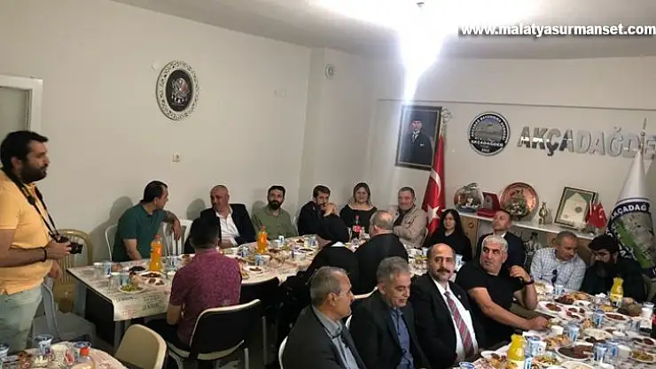 Akçadağ Dayanışma Derneği İftar Programı Düzenledi