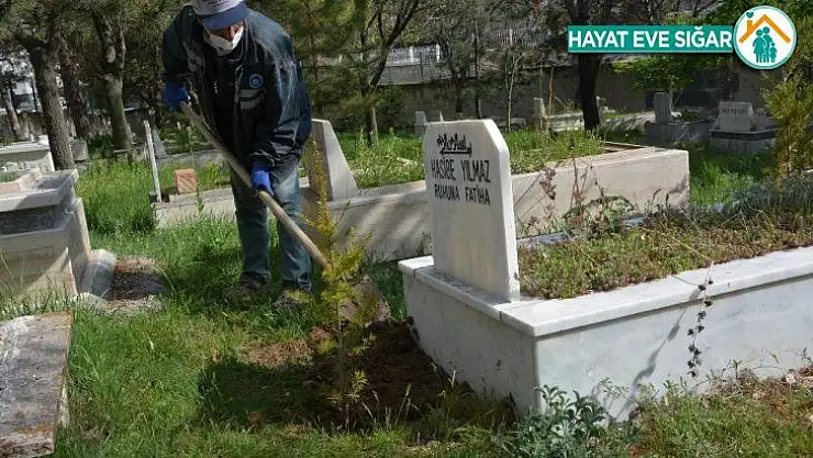 Akyurt'ta mezarlıklarda bayram hazırlığı
