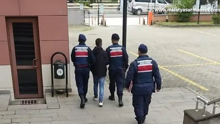 Alkol parası vermeyen babası ve babaannesinin kapısına ateş etti