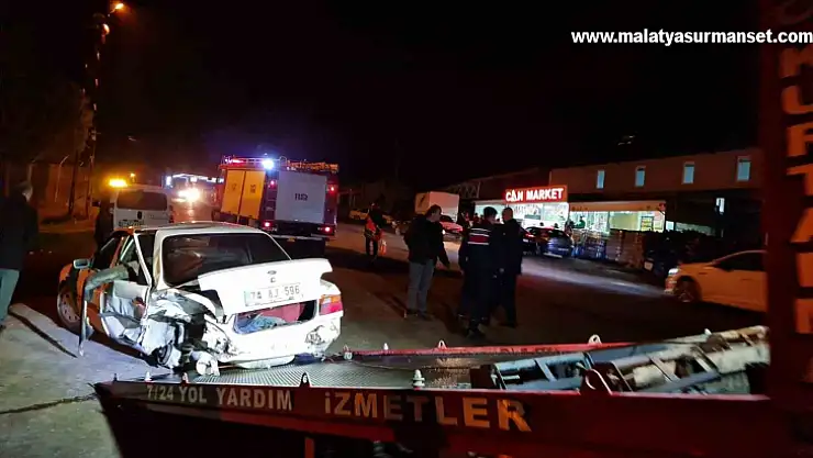 Alkollü sürücü çarpıp kaçtı: 2'si çocuk 5 yaralı
