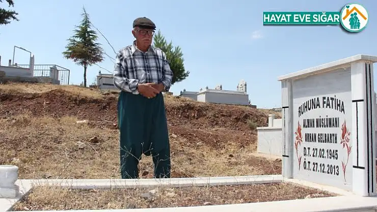 Alman vatandaşının mezarı başında 8 yıldır her cuma dua ediyor