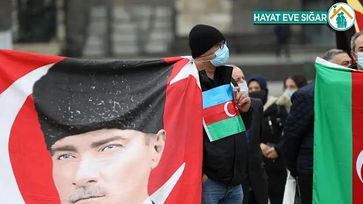 Almanya'da işgalci Ermenistan'ın saldırıları protesto edildi
