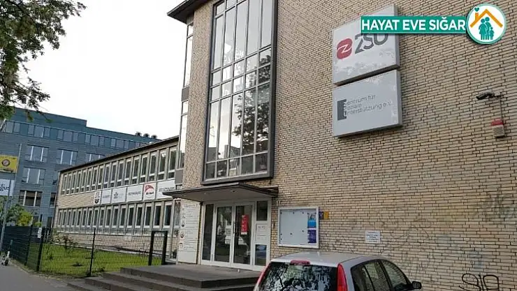 Almanya'da yine taşlı saldırı