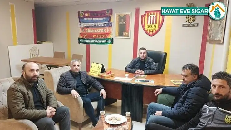 Alt yapıdaki futbolculardan taraftara ziyaret
