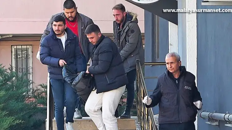 Alternatif tıp uzamanı evinde ölü bulundu