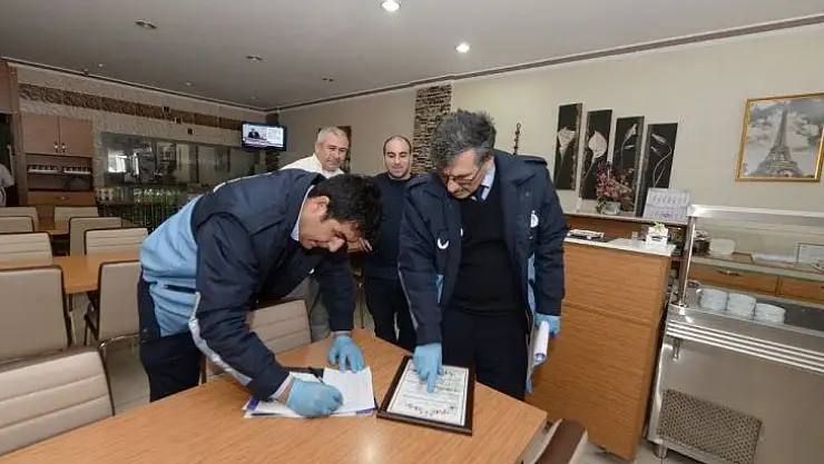 Altındağ zabıtası korona virüs tedbirlerine uyulup uyulmadığını kontrol ediyor