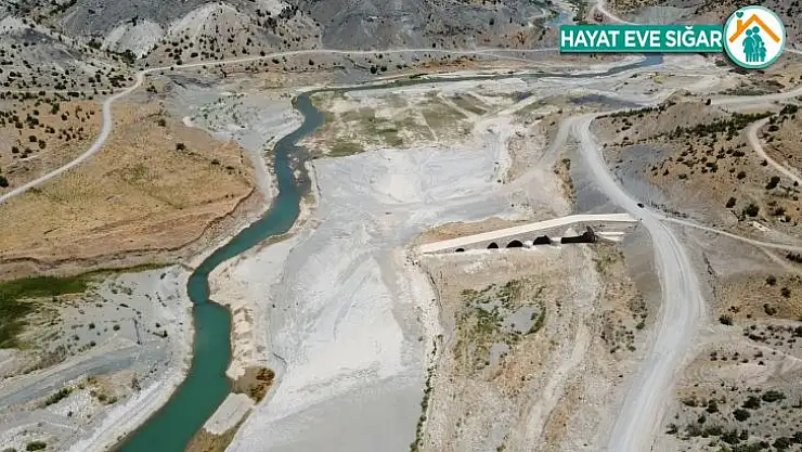 Altından suların aktığı tarihi köprü sular altında kalacak
