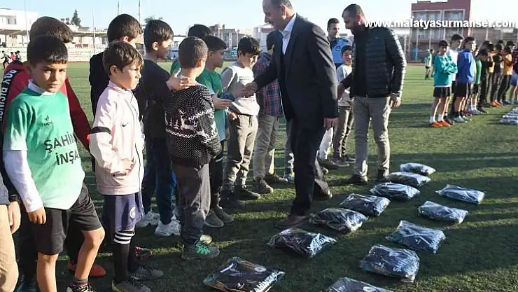 Amatör sporculara eşofman desteği