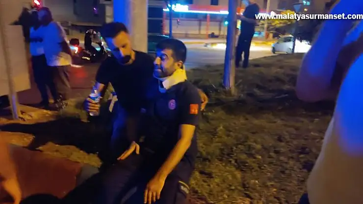 Ambulans ile otomobil çarpıştı: 3 yaralı