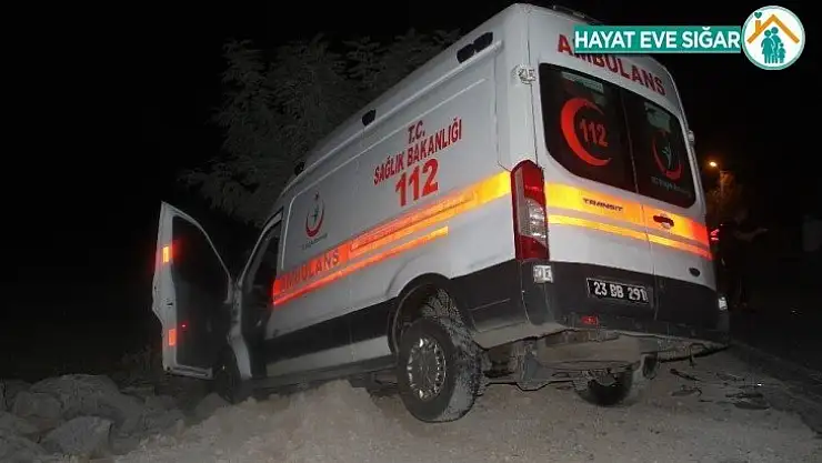 Ambulans ile pikap çarpıştı: 5 yaralı