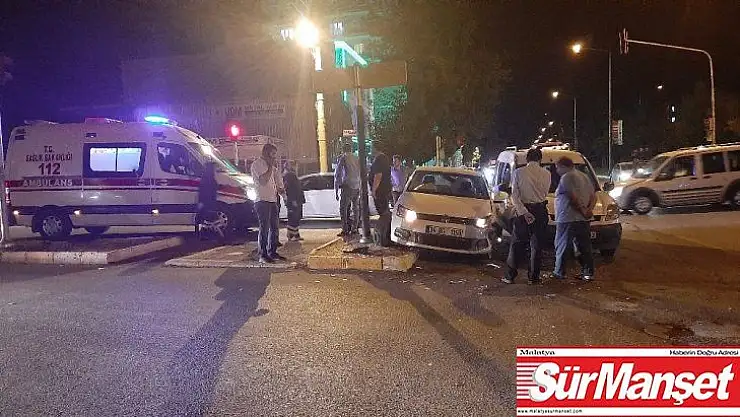 Ambulansa yol vermek istersen çarpıştılar: 1 yaralı