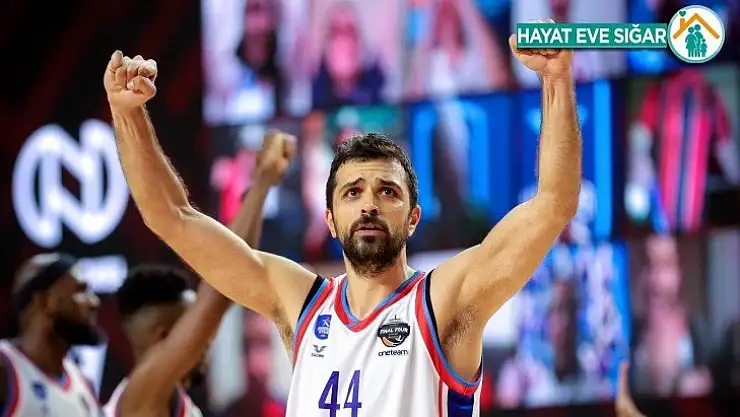 Anadolu Efes Euroleague şampiyonluğu için parkeye çıkıyor