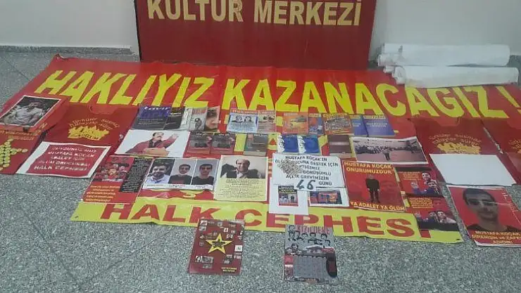 Ankara Cumhuriyet Başsavcılığı, DHKP/C terör örgütü içerisinde faaliyet yürüten ve dönüşümlü açlık grevi eylemlerini sürdüren 5 şüpheli hakkında gözaltı kararı verildiğini, şüphelilerden 4'nün yakalandığını açıkladı.