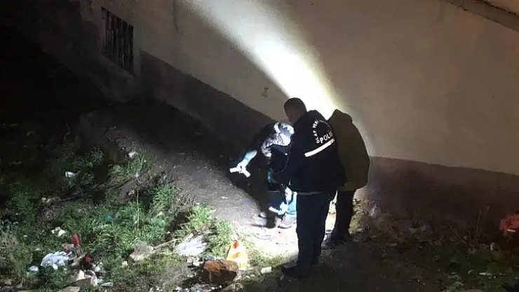 Ankara'da 'dur' ihtarına uymayan araçtan atlayan şüpheli kalaşnikof ve tabanca düşürdü