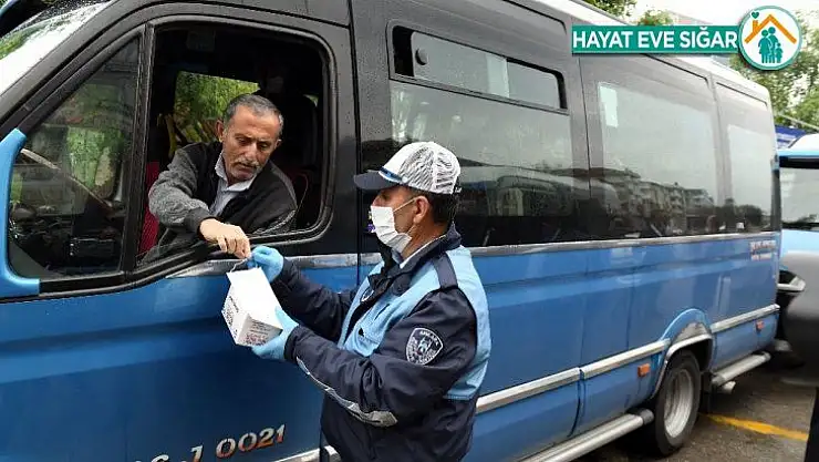 Ankara'da işleri azalan dolmuşcu esnafına gıda yardımı