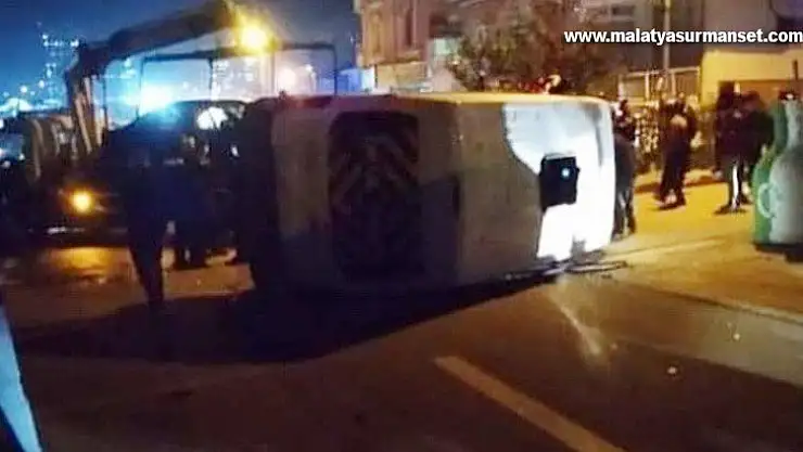 Ankara'da öğrencileri taşıyan servis devrildi: 6 çocuk yaralandı