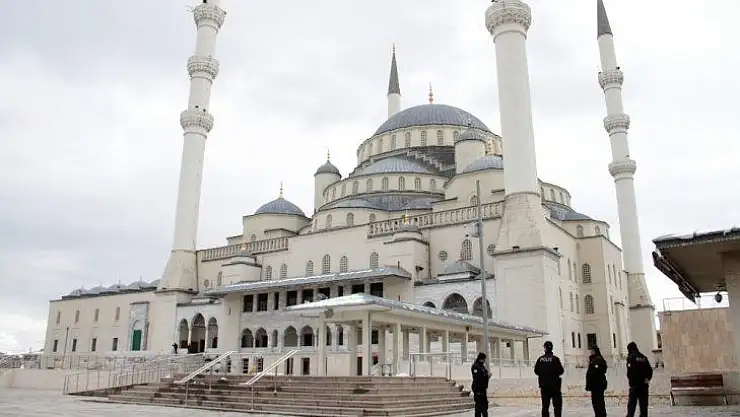 Ankara'da vatandaşlar uyarıları dikkate aldı, camiler boş kaldı