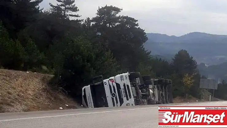 Ankara-İstanbul karayolunda tır devrildi: 1 yaralı