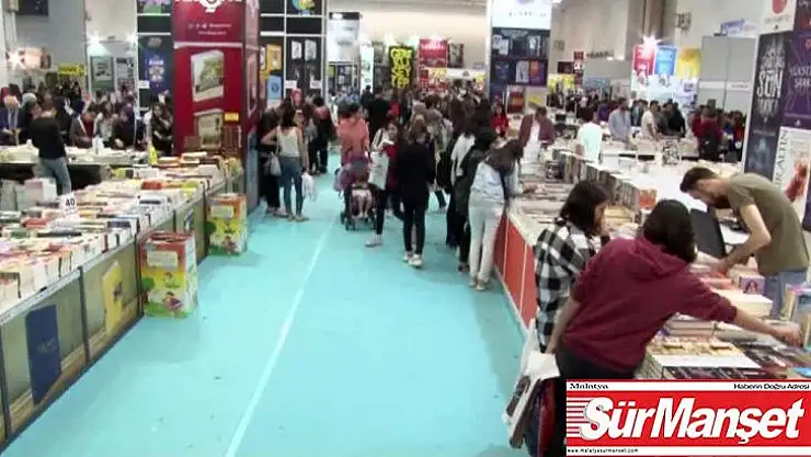 Ankara Kitap Fuarına ziyaretçi akını