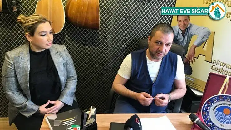Ankaralı sanatçıların balkon konseri kavgası