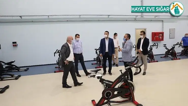 Anneler spora çocuklar oyuna