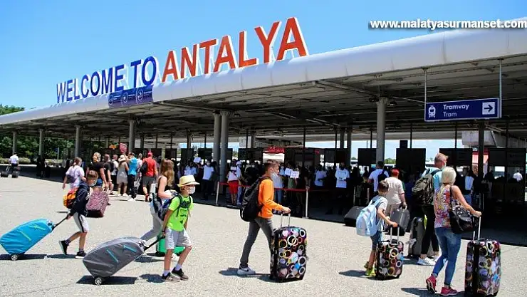 Antalya 8 ayda 5 milyon yabancı turist ağırladı
