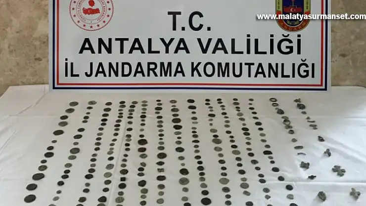 Antalya'da motosikletle tarihi eser kaçakçılığı jandarmaya takıldı