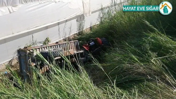 Antalya'da traktör devrildi: 1 ölü