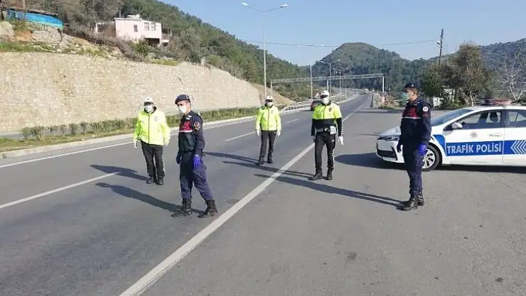 Antalya girişinden 2 bin 809 kişi geri gönderildi