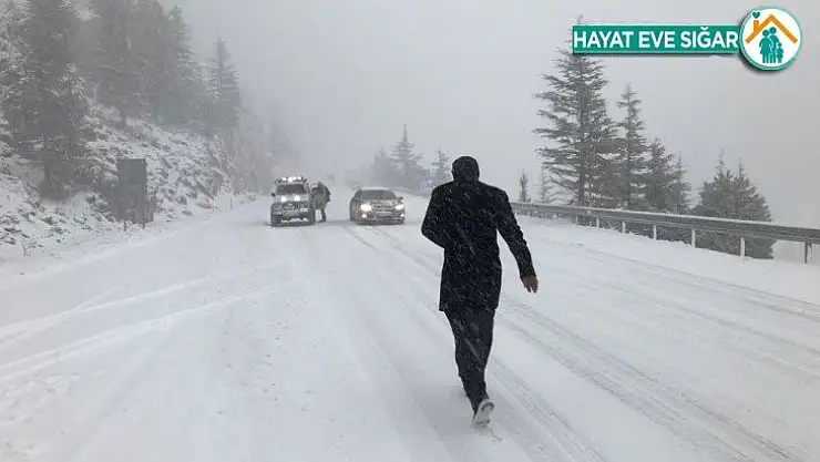 Antalya-Konya karayolunda yoğun kar yağışı