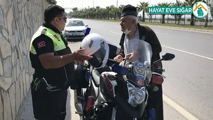 Antalya'da 84 yaşındaki adam kamyonetiyle trafiği bir birine kattı