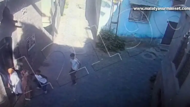 Ara sokakta kapkaç yapan şüpheliler kıskıvrak yakalandı