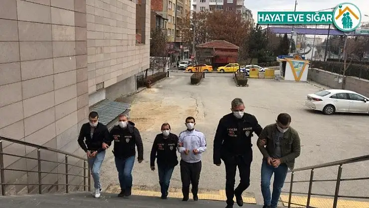 Araba parçası çalan hırsızlar tutuklandı