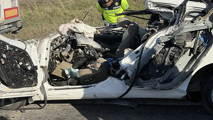 Araç Tıra Arkadan Çarptı Sürücü Hayatını Kaybetti