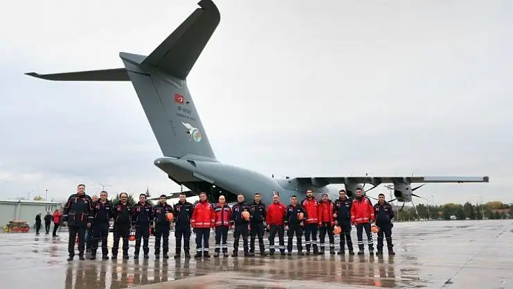 Arama-kurtarma faaliyetlerine katılacak personel ve araçlar Tiran'a gönderildi