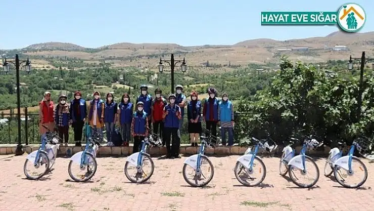 Arapgir'de bisikletli maske dağıtımı